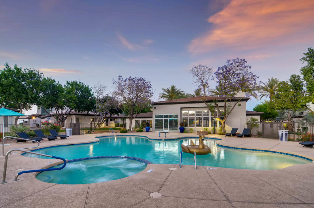 Pool with spa at Verano townhomes in Phoenix for rent
